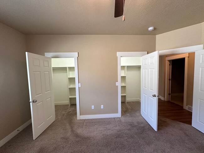 Building Photo - Orem Townhome - Hillcrest Neighborhood