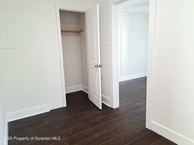 Building Photo - 625 Rosen Ct