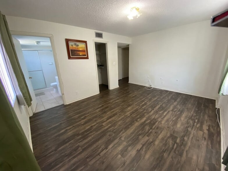 Building Photo - 8010 Hampton Blvd