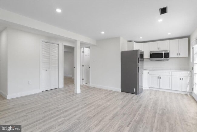 Building Photo - 7414 Pohick Rd