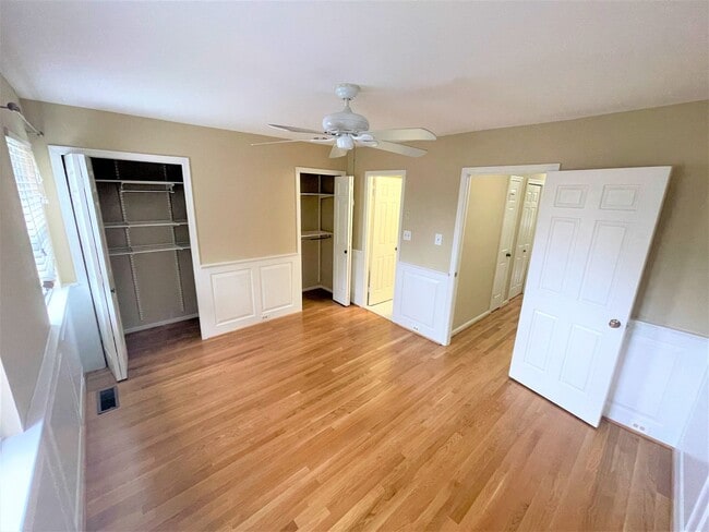 Building Photo - Updated, all brick 3 level townhouse pet friendly townhouse for rent!