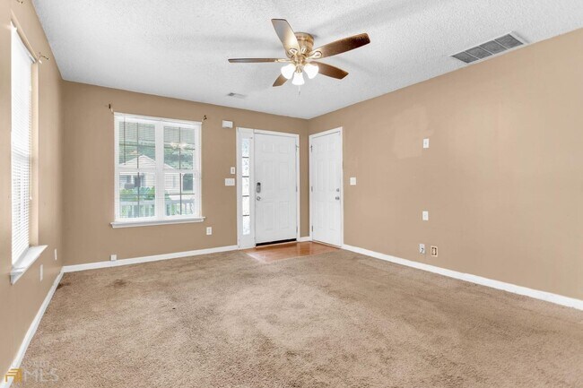 Building Photo - Charming 3 bedroom 2 bath Ranch style home...