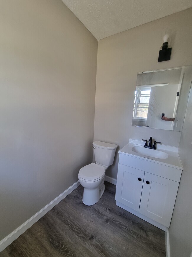 Building Photo - 967 Sanchez Dr