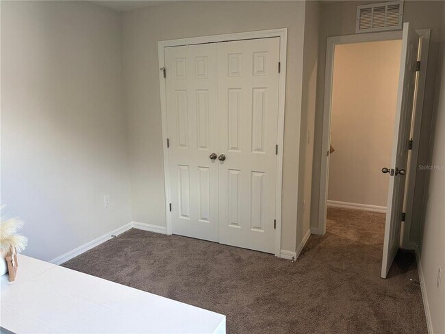 Building Photo - 3840 King Hill Dr