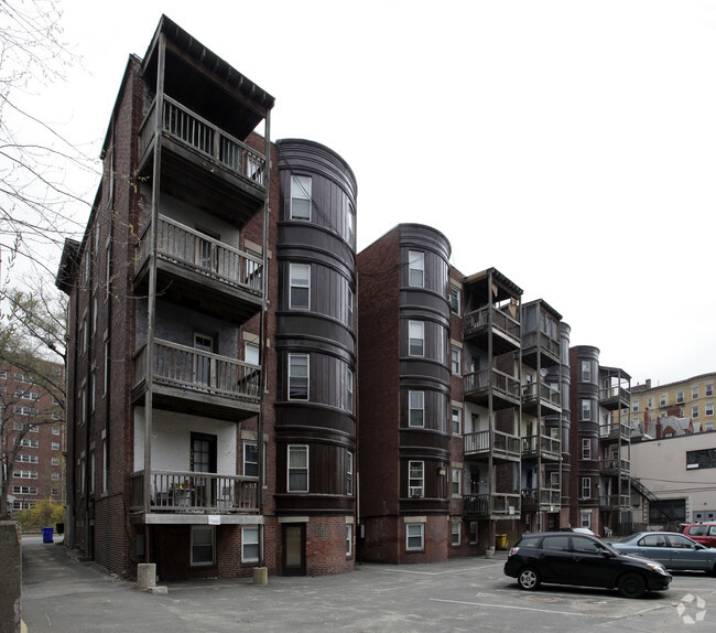 Building Photo - 1589-1595 Beacon St