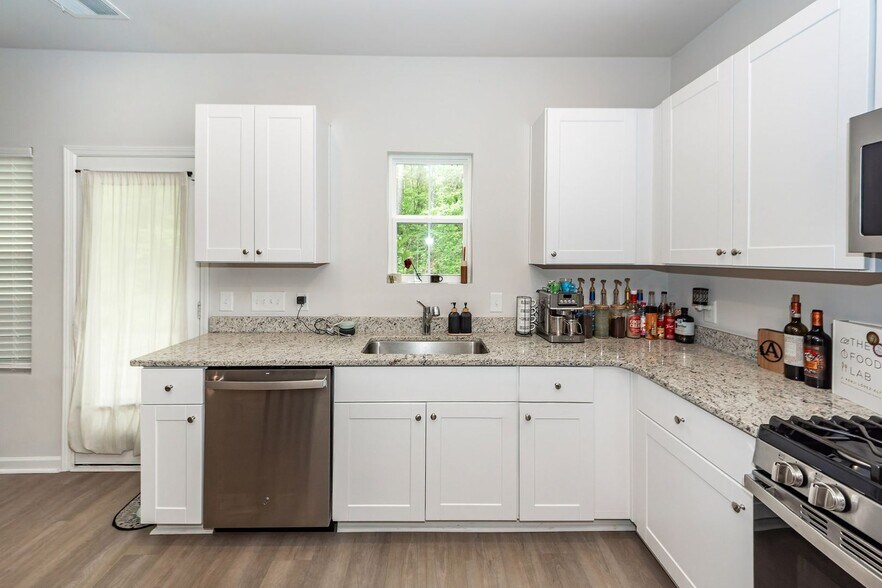 Building Photo - 8064 Reagan Way