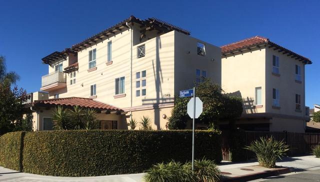 Beautiful building on quiet street - 13405 Burbank Blvd