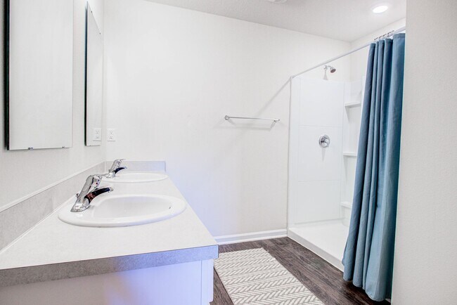 Building Photo - MOVE-IN READY 3/2 IN ENTRADA!