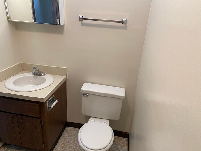 Building Photo - 1115 Elizabeth Ct