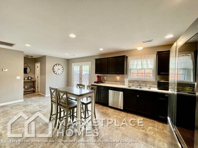 Building Photo - 1129 Cloud View Dr