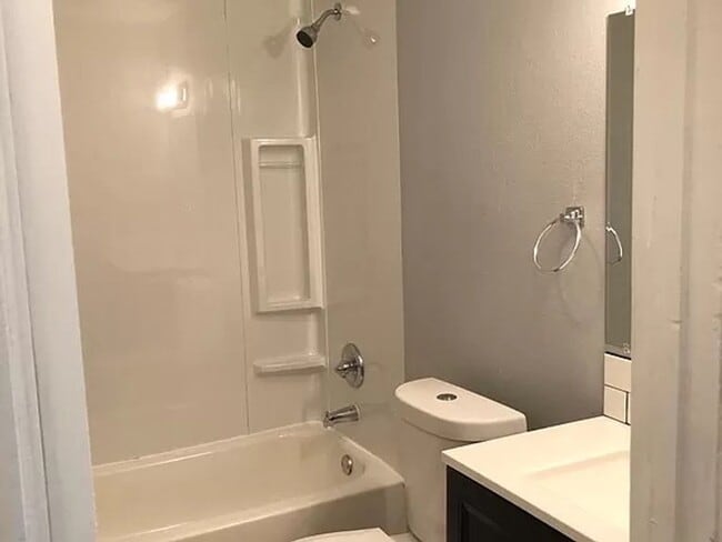 Building Photo - 1425-1425 Mahlow Dr