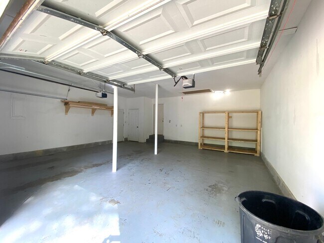 Building Photo - 1103 Rosebrook Dr