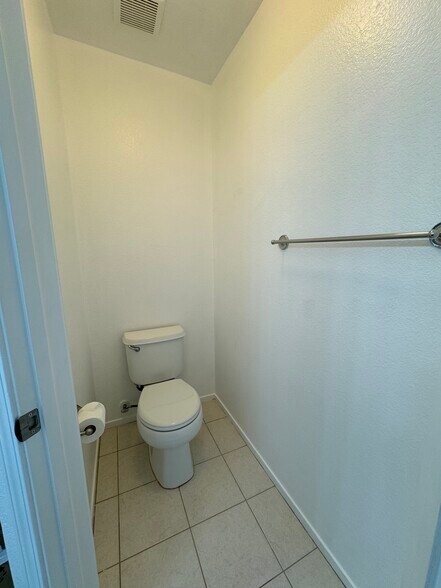 Building Photo - 905 Sapphire Cir