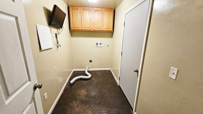 Building Photo - Rural Living- 4 bed/2.5 bath-Piedmont