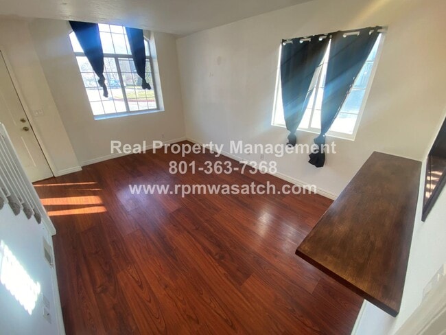 Building Photo - Cozy 1 bedroom loft townhome in Kearns