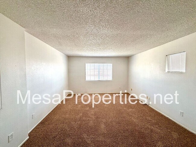 Building Photo - 14581 King Canyon Rd