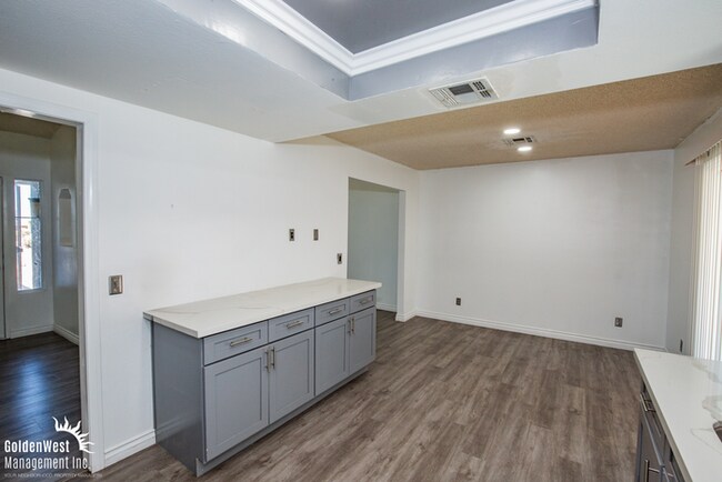 Building Photo - Beautifully Maintained 3Bdm 1.5Ba Home Nes...