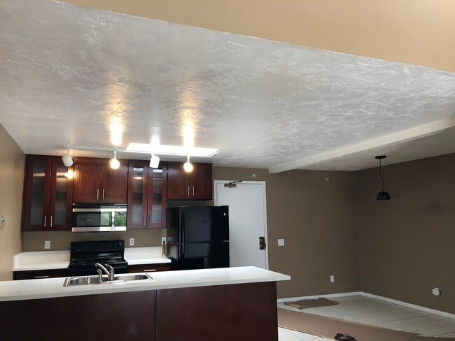 Building Photo - 8308 Regents Rd