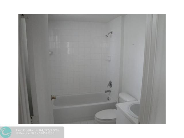 Building Photo - 3241 Sabal Palm Manor