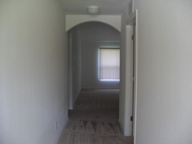 Building Photo - 1950-1952 Laverna Ave