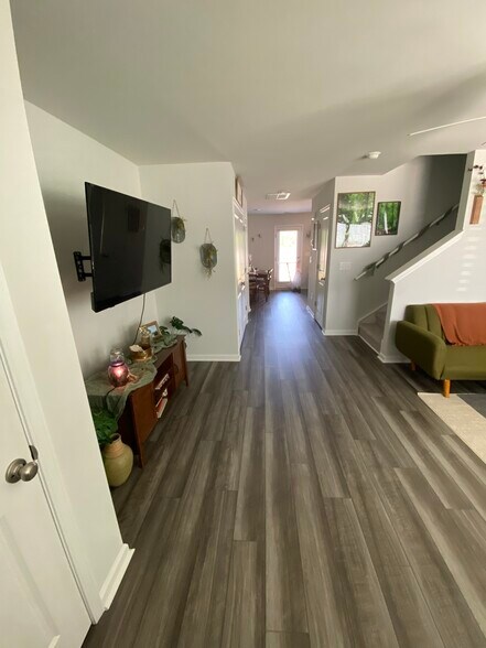 Building Photo - 621 Blossom Run