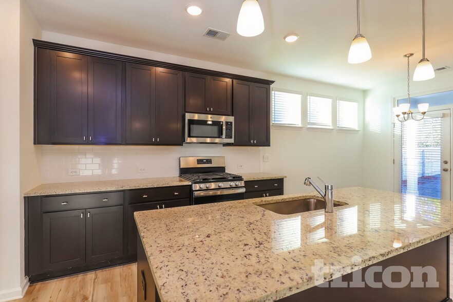 Building Photo - 420 Freeport Wy