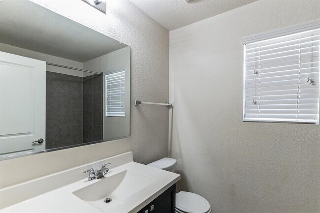 Building Photo - 3900 Alpine Autumn Dr