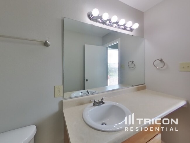 Building Photo - 10744 Inspiration Dr