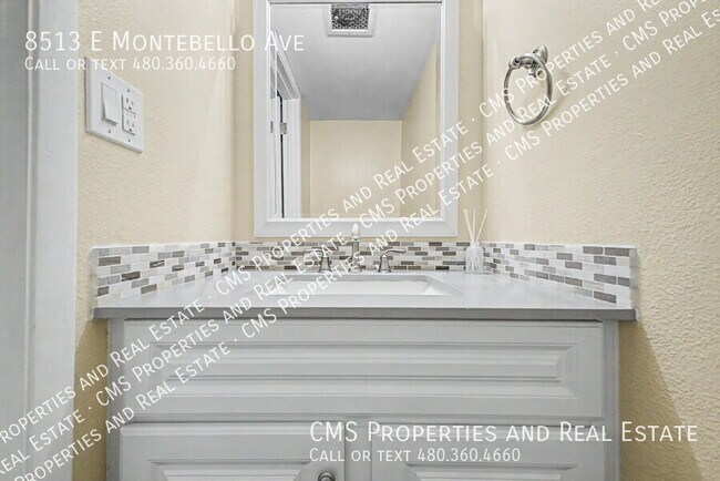 Building Photo - 8513 E Montebello Ave