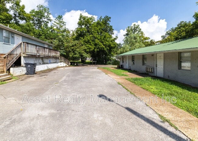 Building Photo - 608 Lester Rd