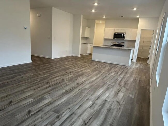Building Photo - 2069 Boxwood Cir