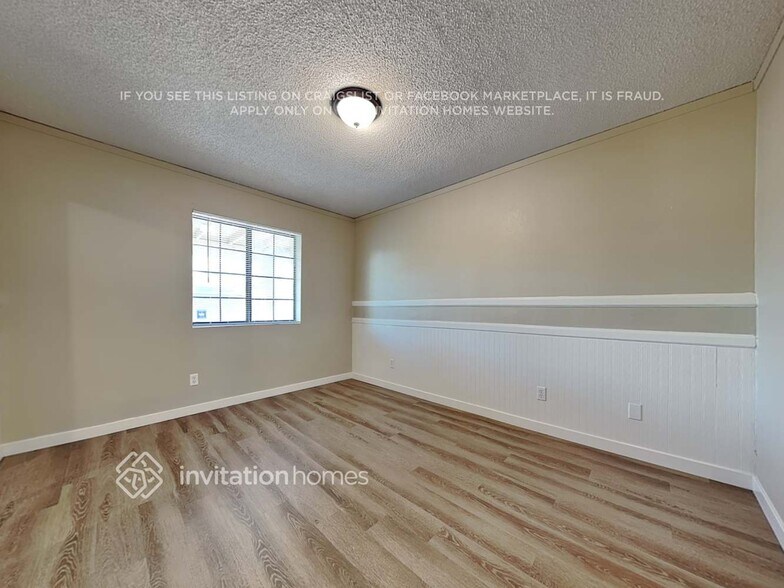 Building Photo - 687 E Del Rio St