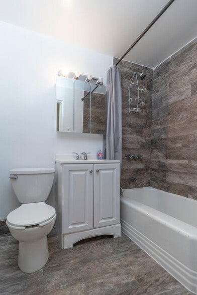 Building Photo - 300 E 82nd St