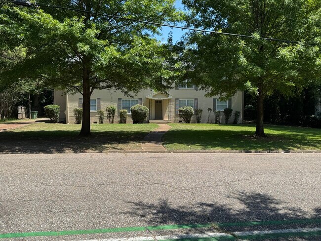 Building Photo - College Street Quad