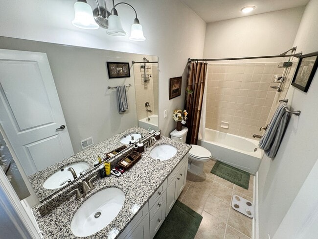 Building Photo - Fantastic 4 Bed 3.5 Bath End Unit Townhome In Potomac Shores Town Center