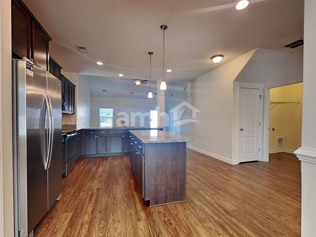 Building Photo - 530 Lateleaf Dr