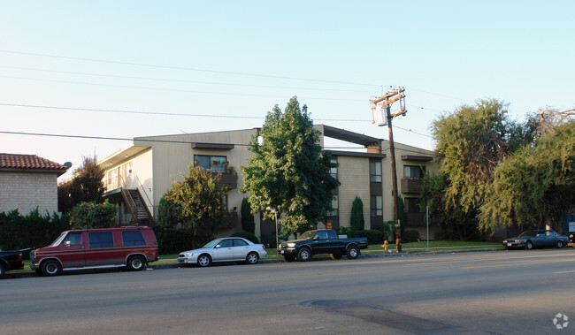 Building Photo - 14240 Burbank Blvd