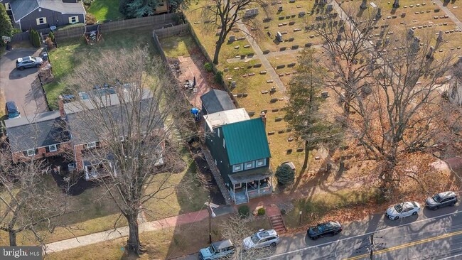 Building Photo - 406 Kings Hwy E