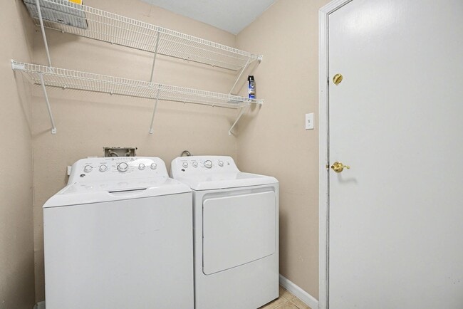 Building Photo - 454 Lost Rock Dr