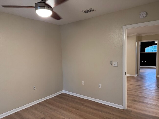 Building Photo - Live the Beach Life! Updated 2/2 condo in ...