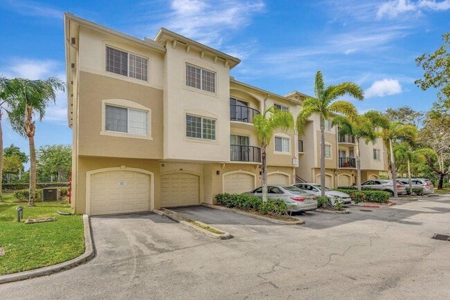 Building Photo - 1400 Crestwood Ct S