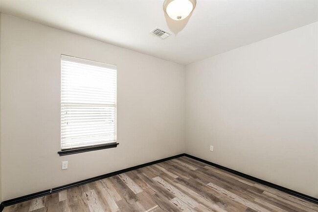 Building Photo - 10512 NW 35th St