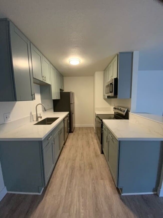 Building Photo - 1 Bedroom 1 bath condo for rent