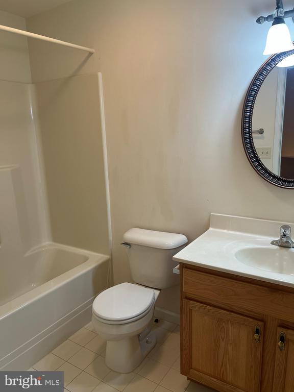 Building Photo - 2037 Powell Dr