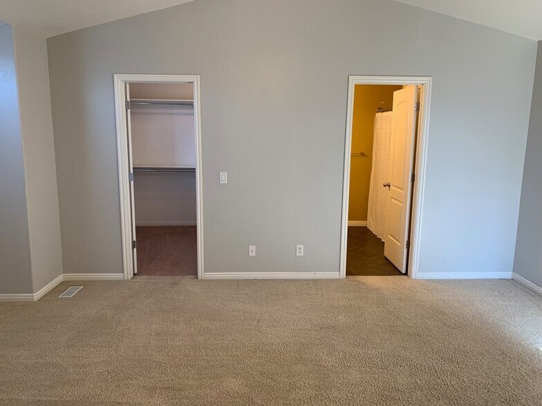 Building Photo - 2389 1515 W