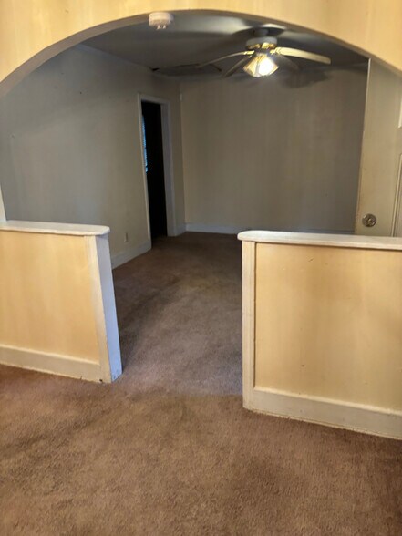 Building Photo - 1574 Colonial Dr