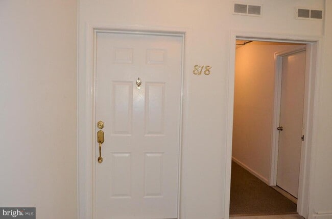 Building Photo - 818 Roundtree Pl