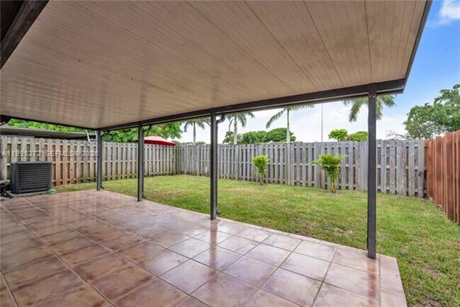 Building Photo - 4736 SW 136th Pl