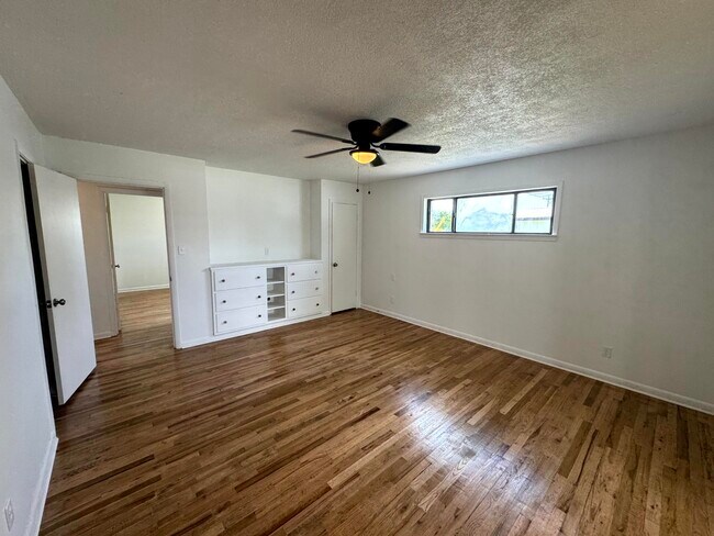 Building Photo - 101 Lake Breeze Dr