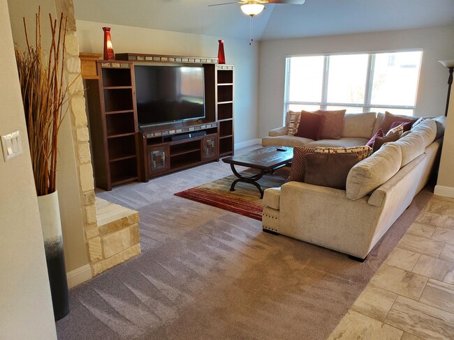 Building Photo - 539 Tanda Ln